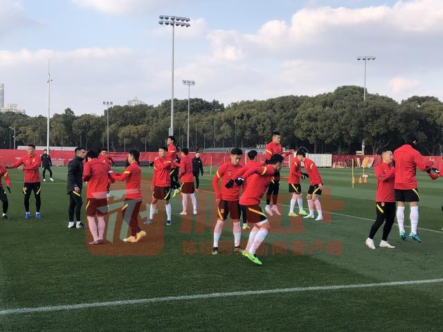 APP下载-国足上海30人展开第二练 朱辰杰归队留守酒店